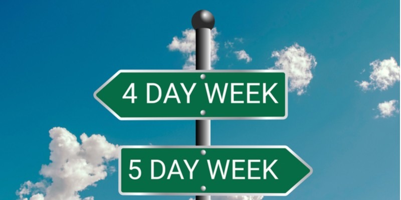 Sign with an arrow saying "4 day week" pointing left and "5 Day week" pointing right